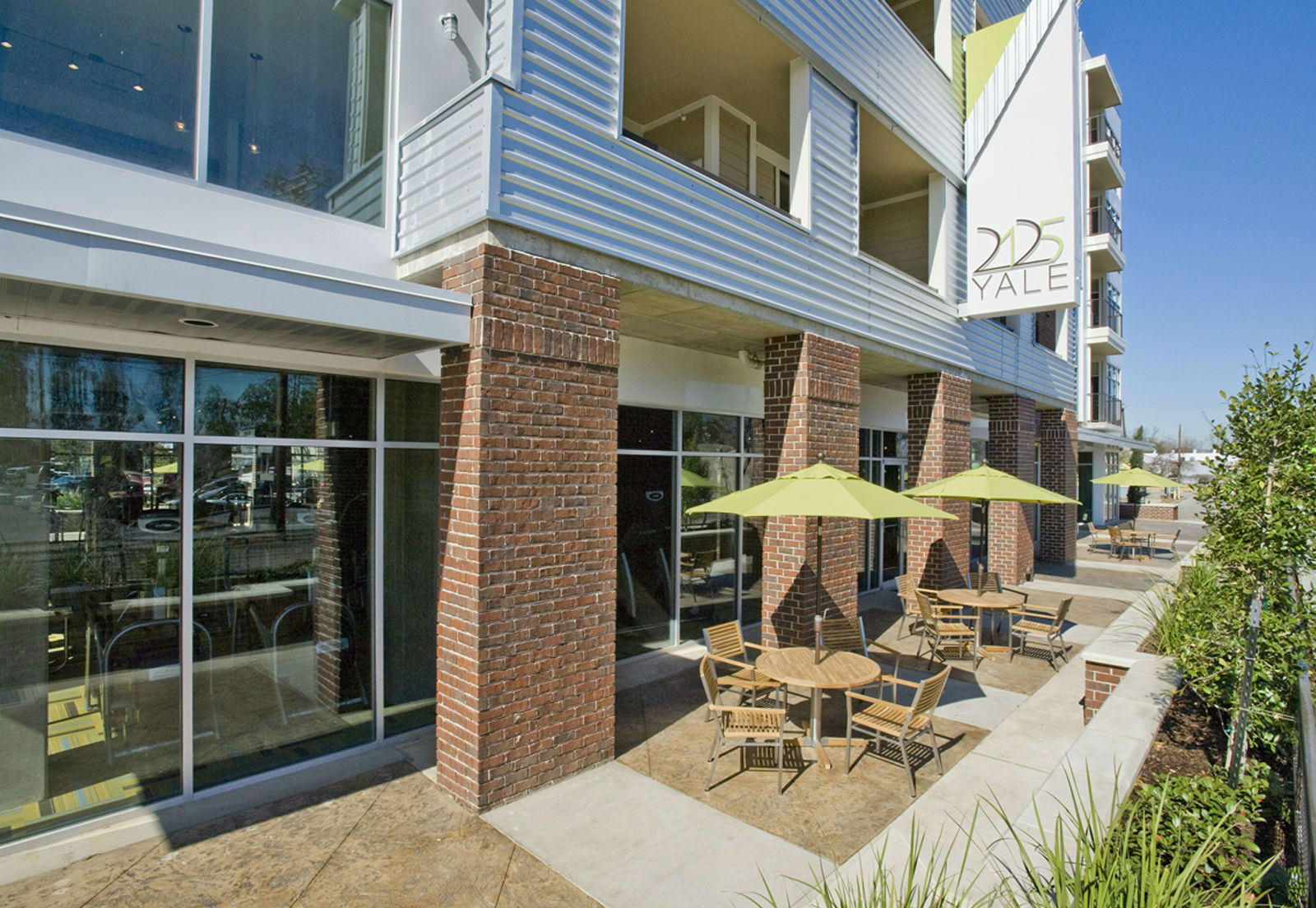 2125 Yale